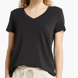 🔥Zella Ava V-Neck T-Shirt Color:Black Size:XS